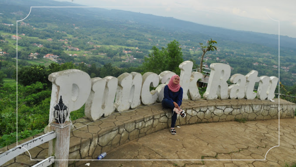 20 Destinasi Wisata Jawa Timur yang Populer dan Tempat Tersembunyi 16 Puncak Ratu Pamekasan