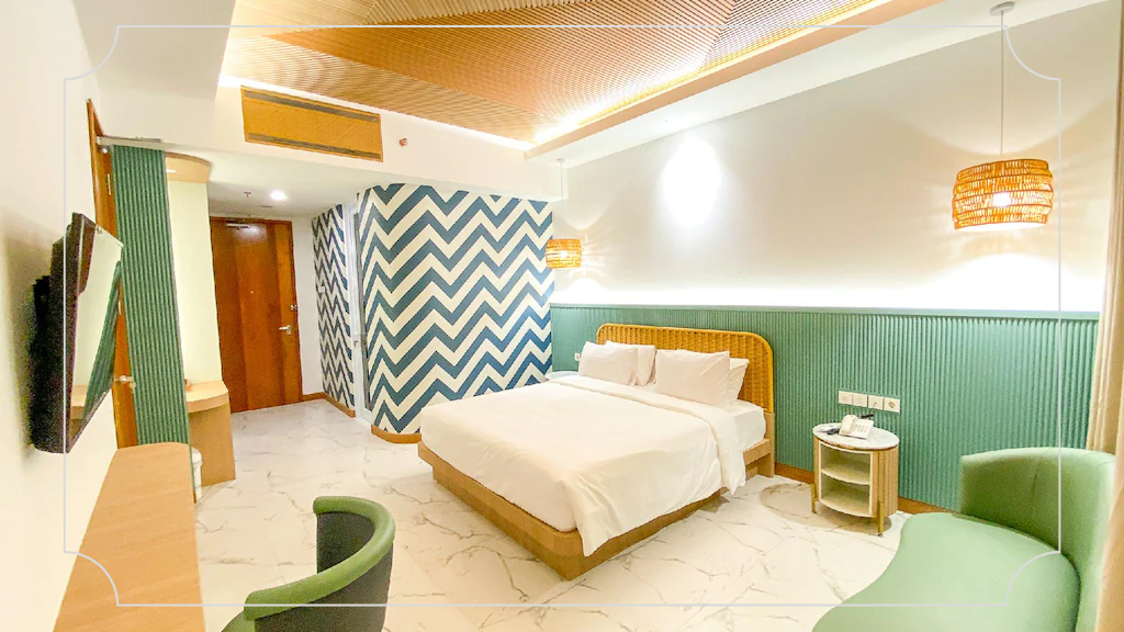 Queen Of The South Beach Resort & Hotel