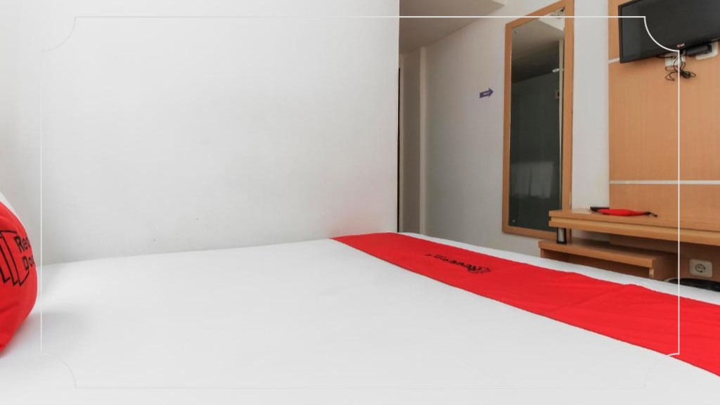 RedDoorz Plus near Galaxy Bekasi