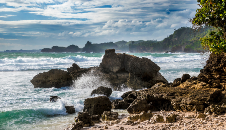 Rekomendasi Pantai di Malang yang Wajib Dikunjungi untuk Liburan Seru