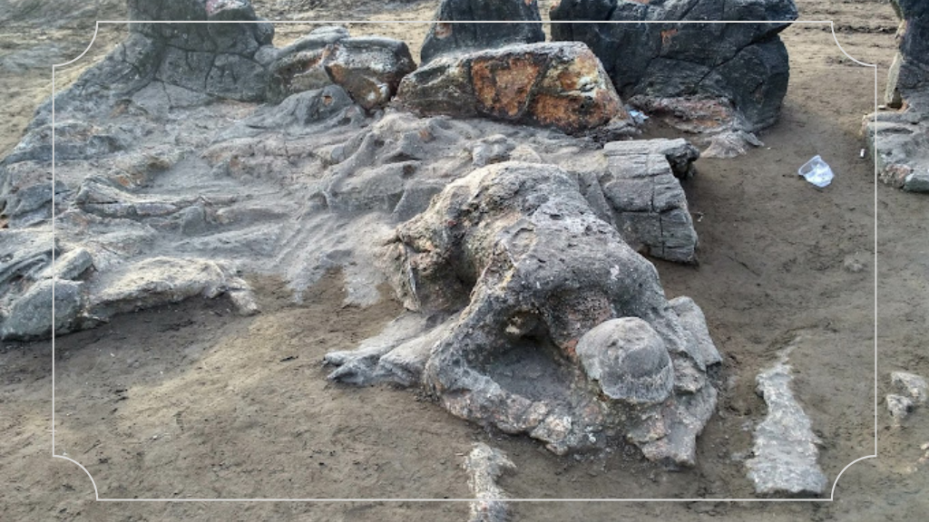 Replika Batu Malin Kundang