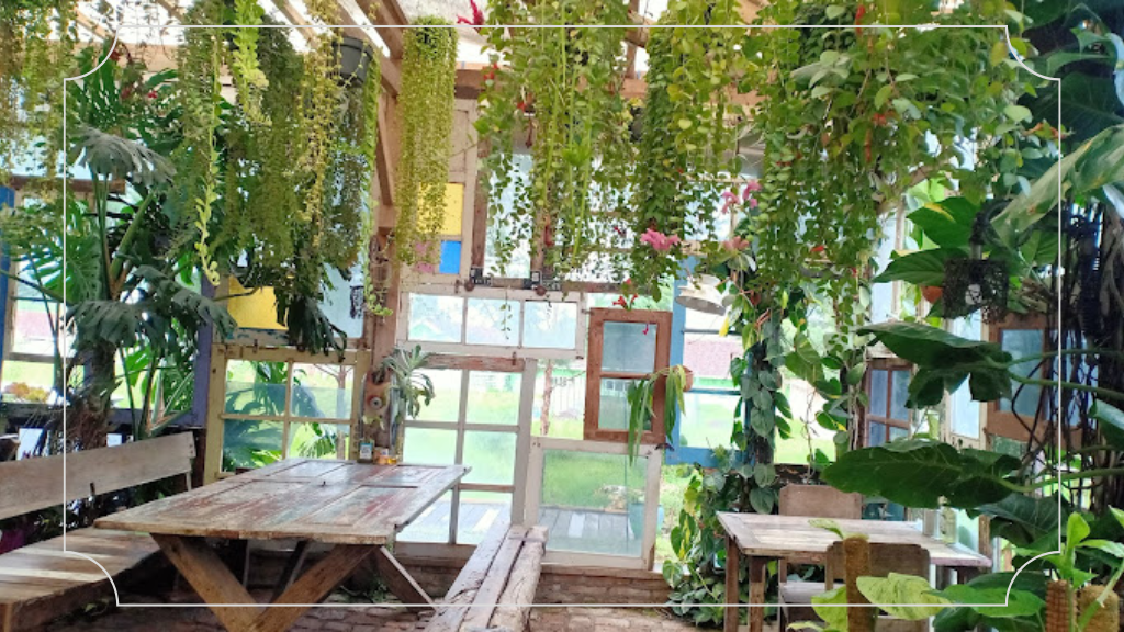 15 Rekomendasi Cafe di Batu Malang untuk Berkumpul dan Bersantai 15 Retrorika - coffee bar & resto