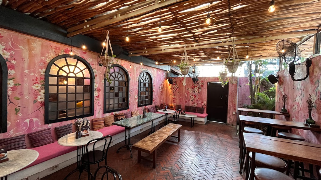 14 Tempat Nongkrong Malam di Bali Paling Populer dan Seru 14 Revolver Espresso