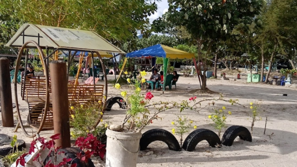 Pantai Pasir Putih Parparean - Harga Tiket Masuk, Fasilitas & Daya Tarik 9 Rute Menuju Lokasi