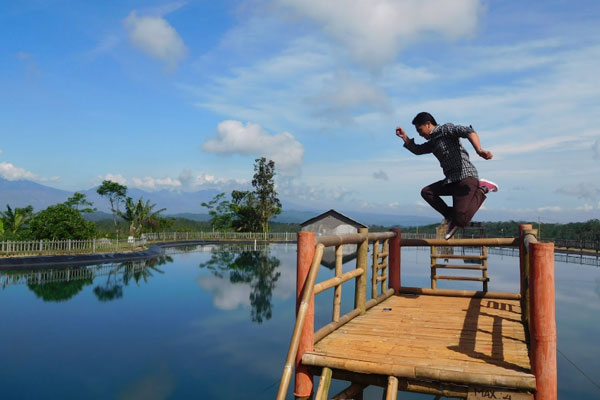 SPOT WISATA EMBUNG TLOGOPUCANG