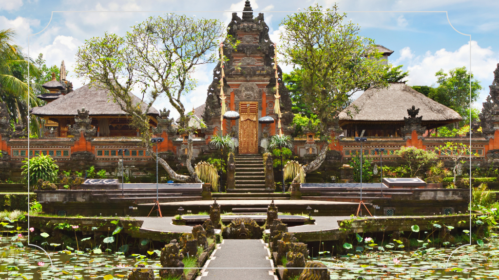 12 Tempat Instagramable di Ubud yang Wajib Dikunjungi 9 Saraswati Temple