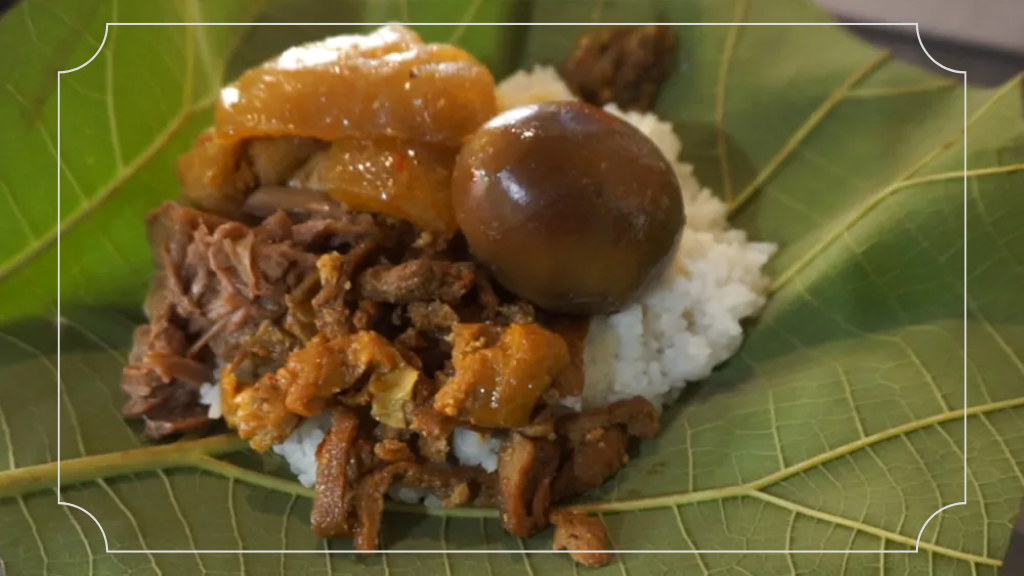 7 Pantai Pacitan di Jawa Timur yang Populer dengan Panorama Alam yang Memikat 13 Sego Godhong Jati