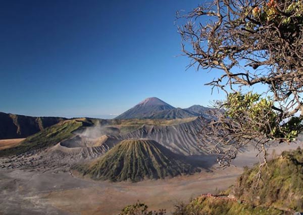 Menikmati Spot Wisata Gunung Semeru dan Puncak Mahameru 2 Sejarah Gunung Semeru