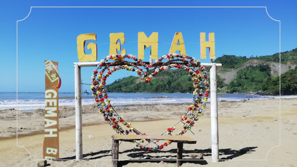 Sekilas Tentang Pantai Gemah Tulungagung