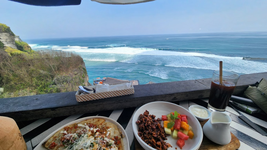 14 Tempat Nongkrong Malam di Bali Paling Populer dan Seru 13 Single Fin Bali