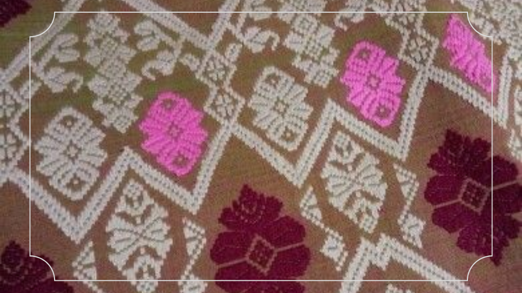 Rekomendasi Oleh-Oleh Khas Bali yang Tidak Boleh Dilewatkan 14 Songket Sidemen