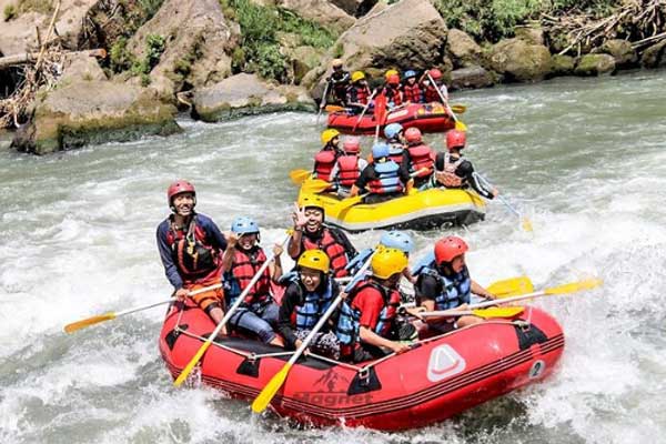 Spot Wisata Rafting Sungai Elo