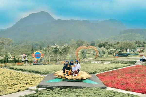 Spot Wisata Small World