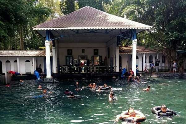 Umbul Pengging Boyolali 5 Spot Wisata Umbul Pengging