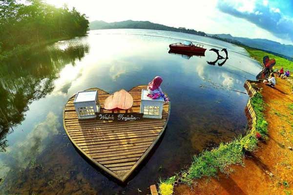 Spot Wisata Waduk Penjalin