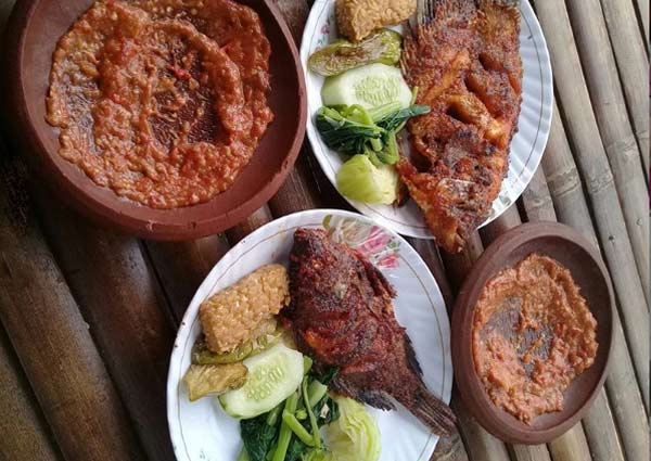 Spot kuliner situs biting