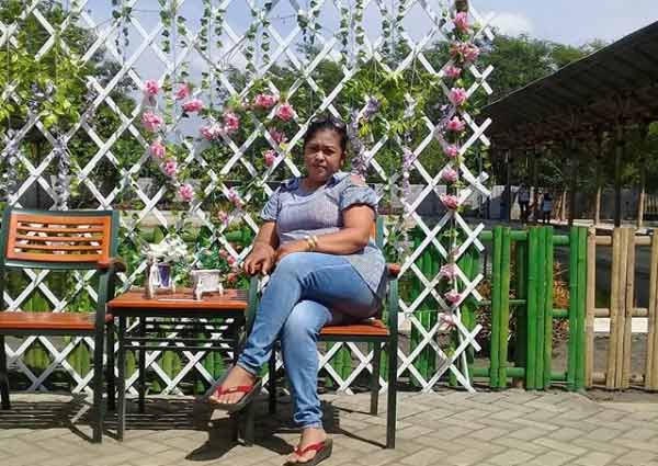 Spot selfie Situs Biting