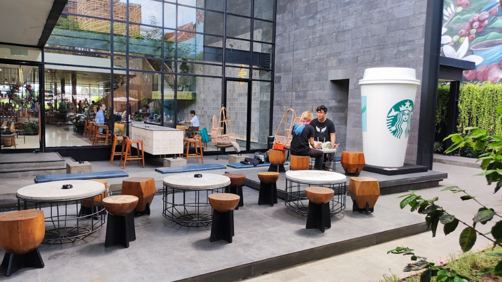 14 Tempat Nongkrong Malam di Bali Paling Populer dan Seru 10 Starbucks Dewata Coffee Sanctuary