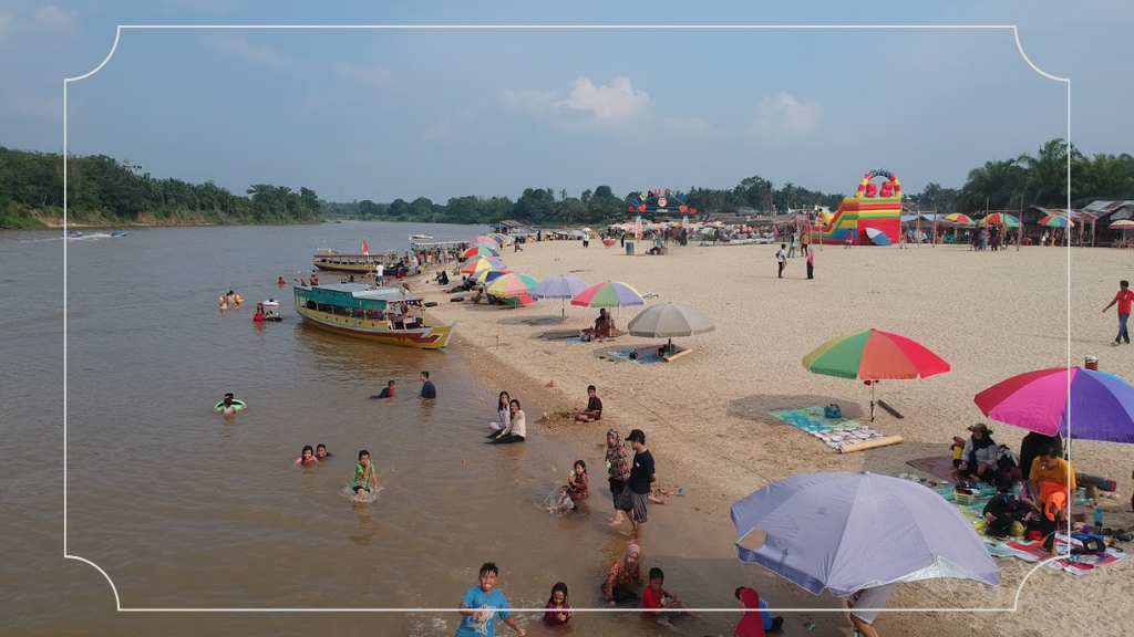 Pesona Pantai Cinta Teluk Jering Tambang: Destinasi Impian Para Keluarga 6 Sungai dengan Pasir Putih yang Halus
