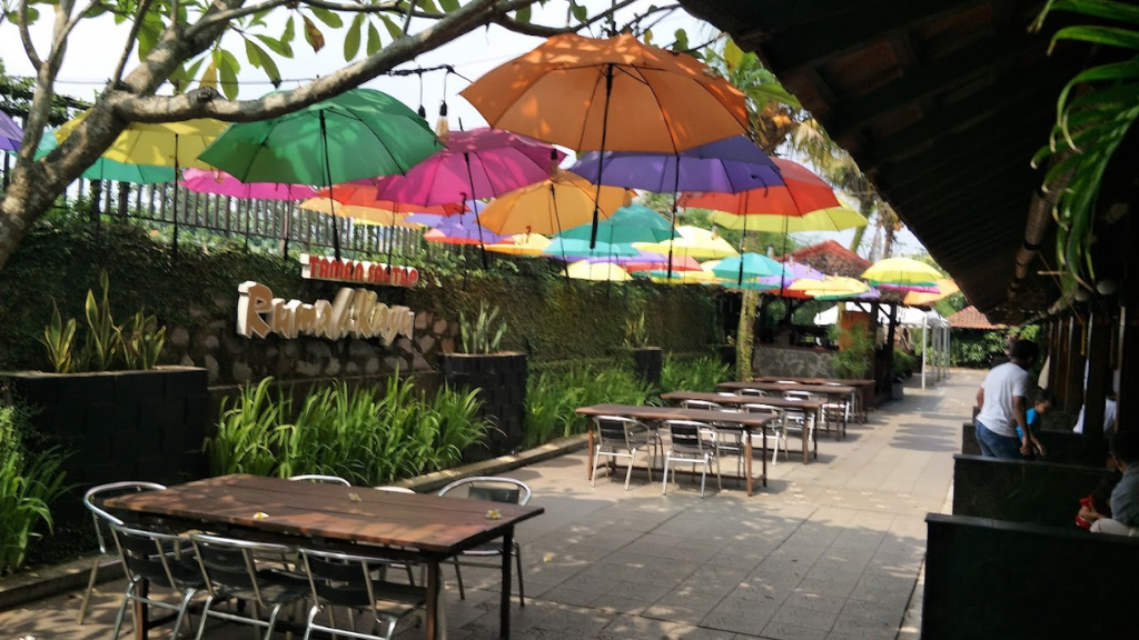 Taman Santap Rumah Kayu