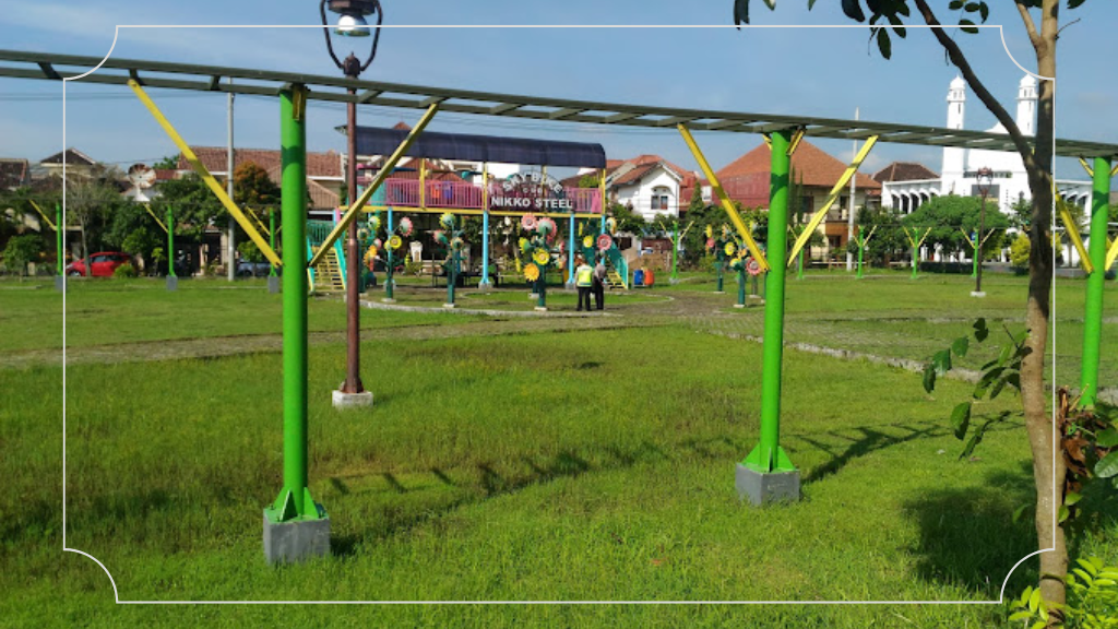 17 Tempat Bagus di Malang yang Tidak Boleh Dilewatkan 17 Taman Singha Merjosari