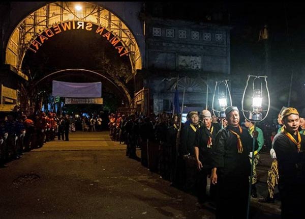 wisata malam di solo baru