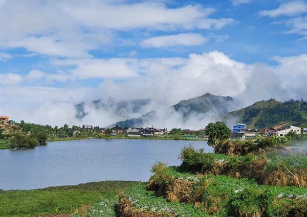 wisata dieng atas awan