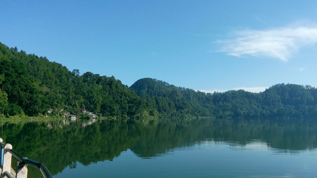 22 Tempat Wisata di Jawa Timur yang Tidak Boleh Dilewatkan! 18 Telaga Ngebel Ponorogo