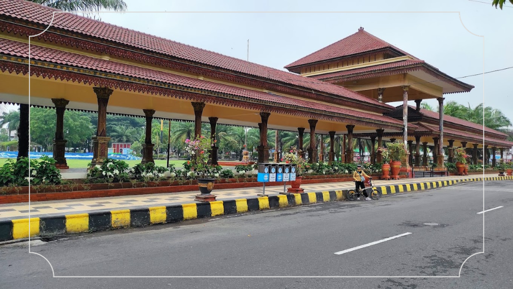Keindahan Alun-Alun Kota Madiun yang Menakjubkan 2 Tentang Alun-Alun Kota Madiun