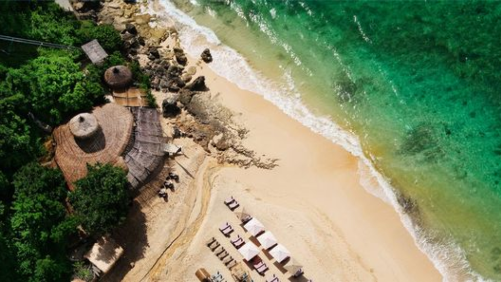 Tentang Karma Kandara Private Beach
