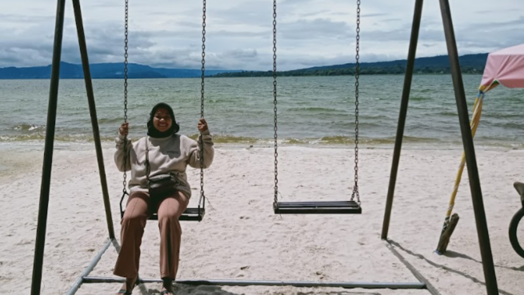 Pantai Pasir Putih Parparean - Harga Tiket Masuk, Fasilitas & Daya Tarik 2 Tentang Pantai Pasir Putih Parparean