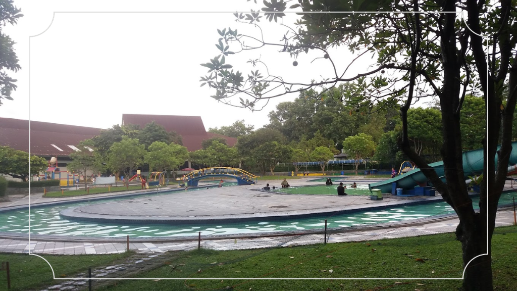 Tentang Water Park Bandung Indah