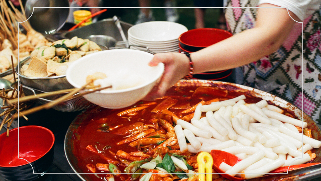 25 Makanan Khas Korea yang Populer di Indonesia 14 Teok