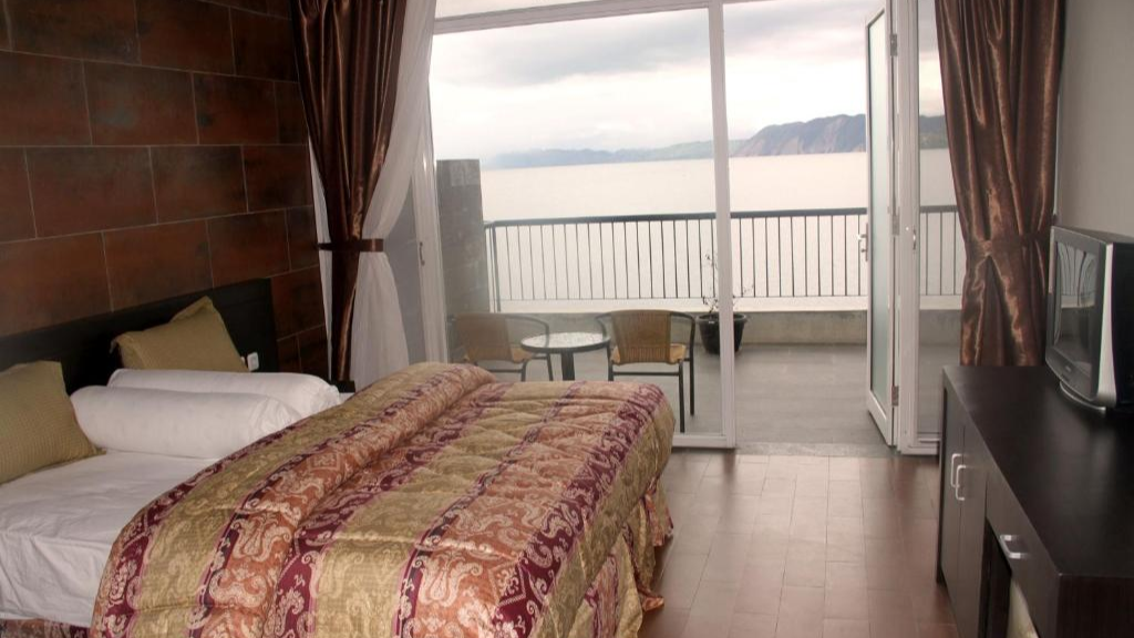 Pantai Pasir Putih Parparean - Harga Tiket Masuk, Fasilitas & Daya Tarik 11 Tiara Bunga Hotel