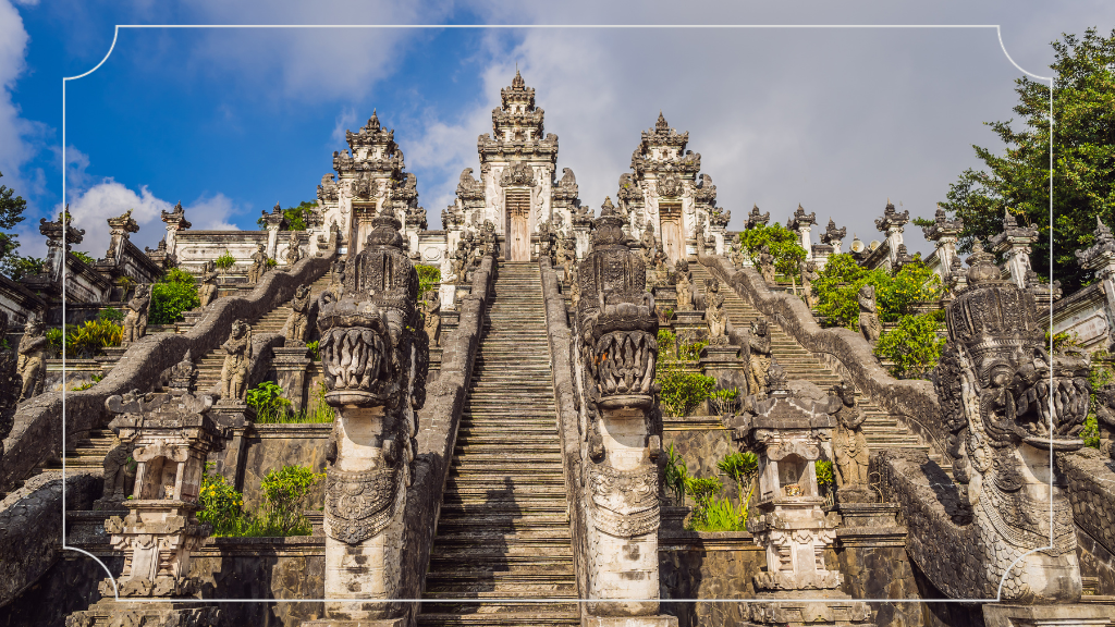 Trekking Menuju Pura Lempuyang