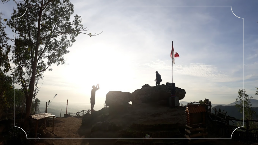 7 Tempat Wisata Negeri di Atas Awan Jogja yang Terindah 8 Watu Payung