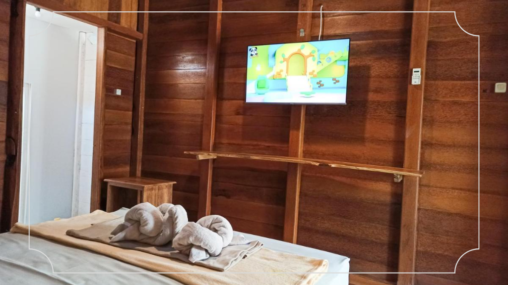 Pantai Teleng Ria Pacitan: Harga Tiket Masuk, Fasilitas & Daya Tarik 8 Watukarung Prapto Homestay, Surf Accommodation