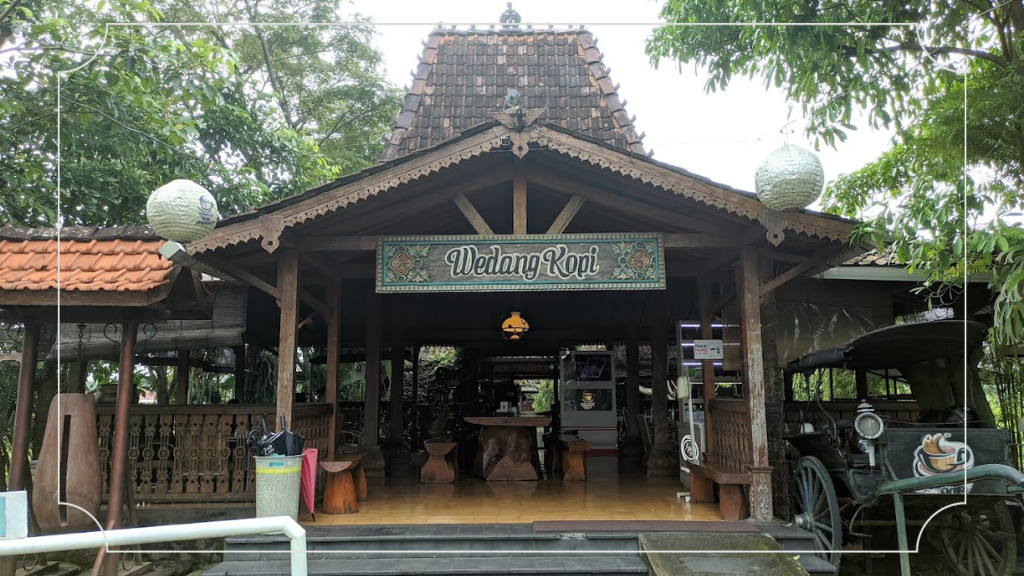Tempat Kuliner di Klaten yakni Wedang Kopi Prambanan