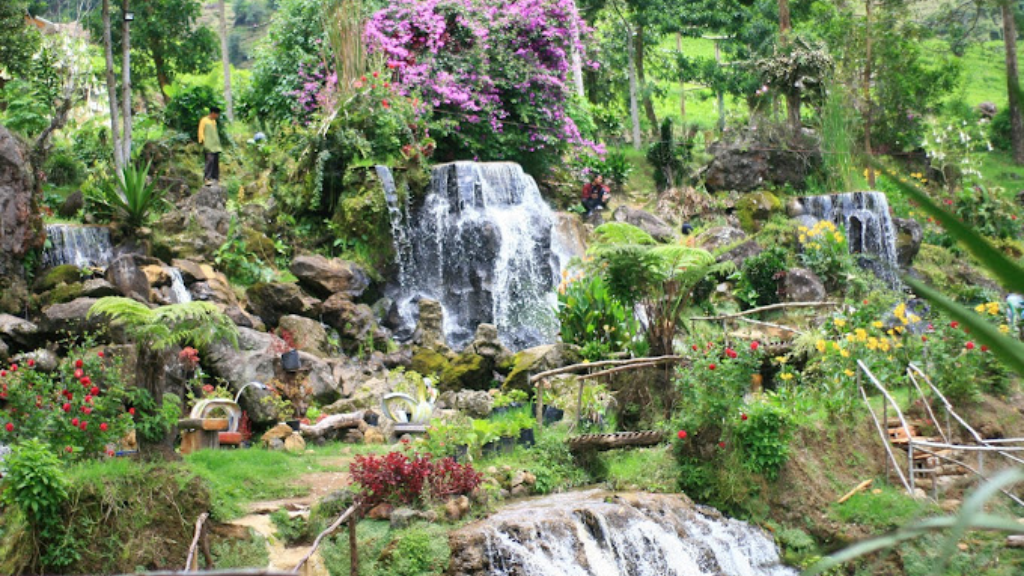 Tempat Wisata di Ciwidey: Surga Wisata Alam yang Perlu Kamu Kunjungi 9 Wisata Air Curug Tilu Rancabali