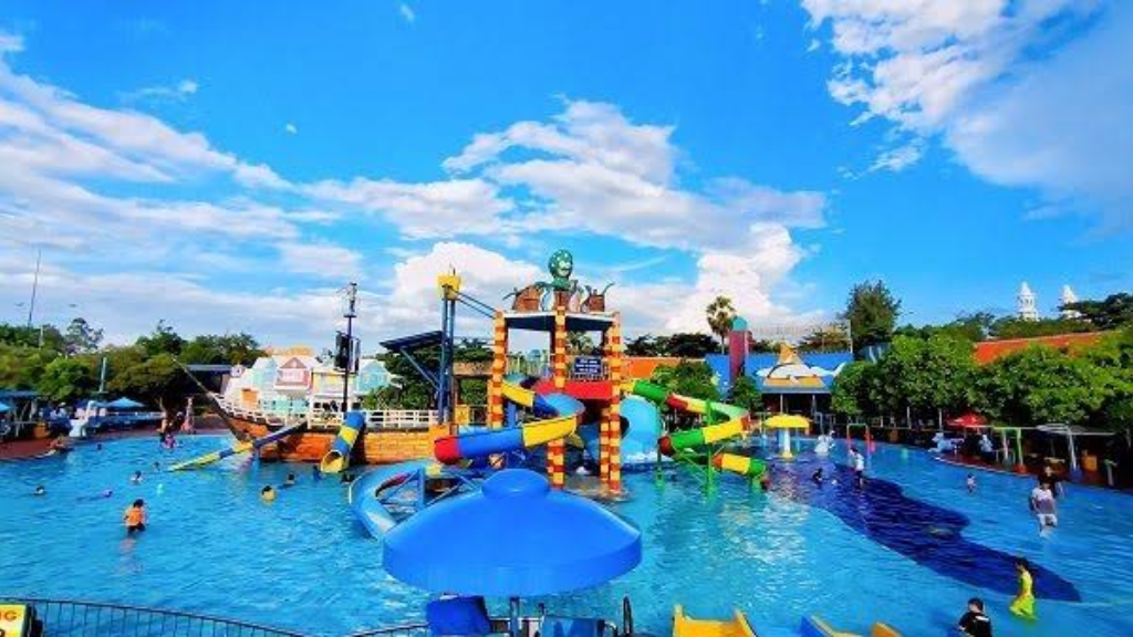 22 Tempat Wisata di Jawa Timur yang Tidak Boleh Dilewatkan! 10 Wisata Bahari Lamongan (WBL)