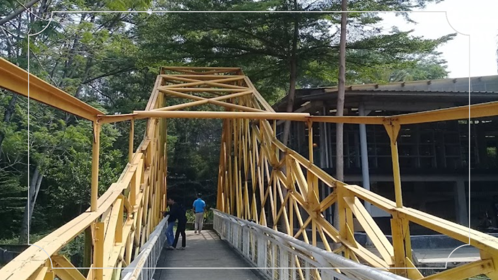 Ecoart Park Sentul City - Tempat Wisata Ramah Lingkungan yang Harus Dikunjungi 7 Yellow Bridge