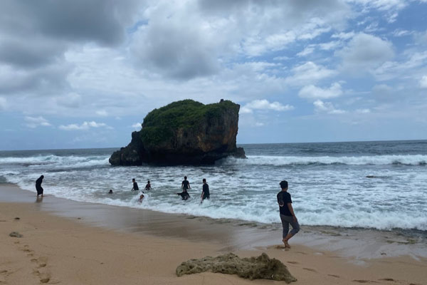 aktivitas yang bisa dilakukan pantai mesra