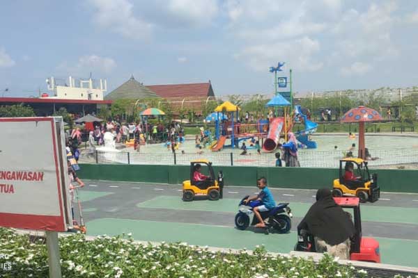 aktivitas yang bisa dilakukan rowo ijen demak