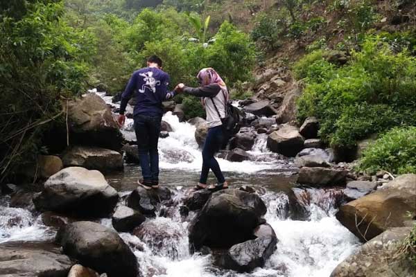 alamat dan rute lokasi Curug Semawur