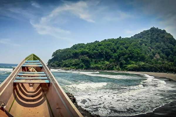 alamat dan rute lokasi Pantai Karang Bolong