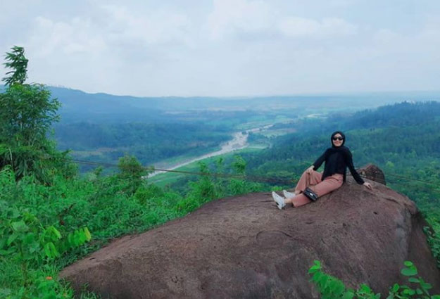alamat dan rute lokasi watu ireng