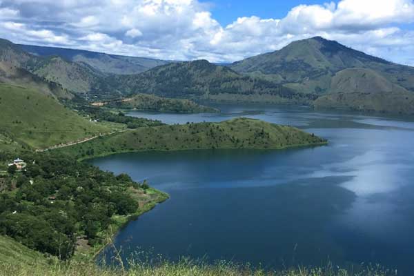 daya tarik bukit holbung