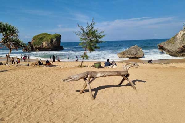 daya tarik pantai mesra