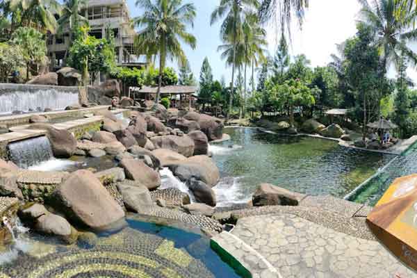 daya tarik taman batu purwakarta