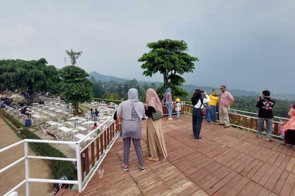 fasilitas bangku putih hambalang